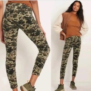 Anthropologie Pilcro Camouflage Corderoy Skinny Pant 27 Camo